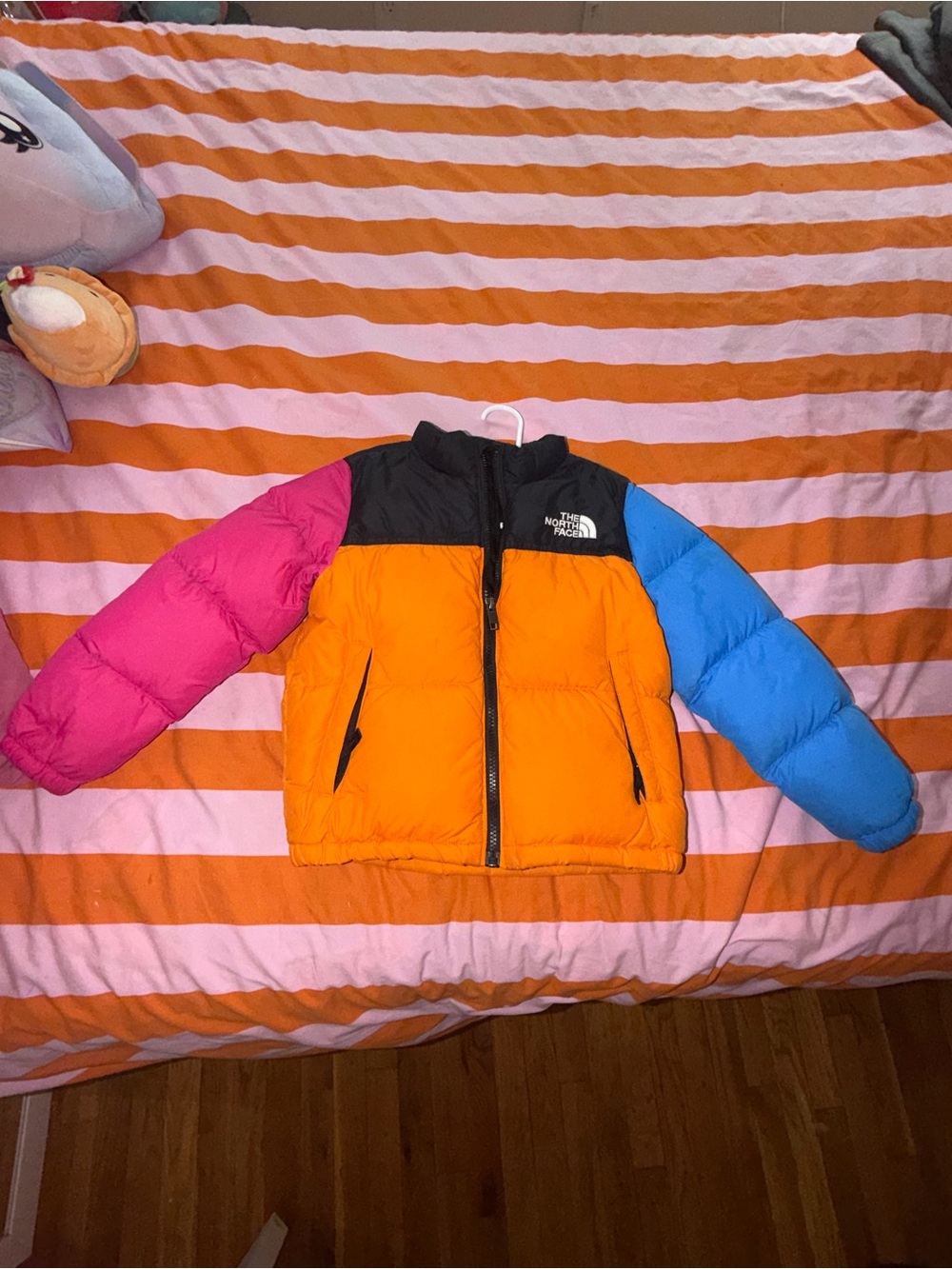 Kid’s multi color North Face , gently worn great condition size 6